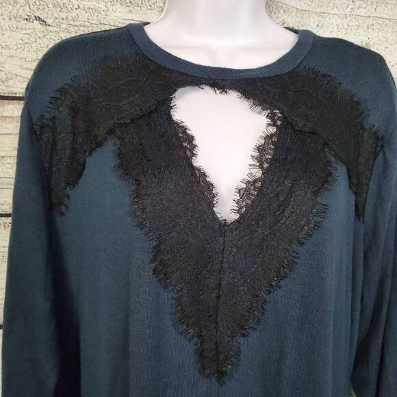 Maurices Women’s Navy Blue Long Sleeve Tunic Top with Black Lace Detail Size XXL - Picture 3 of 7